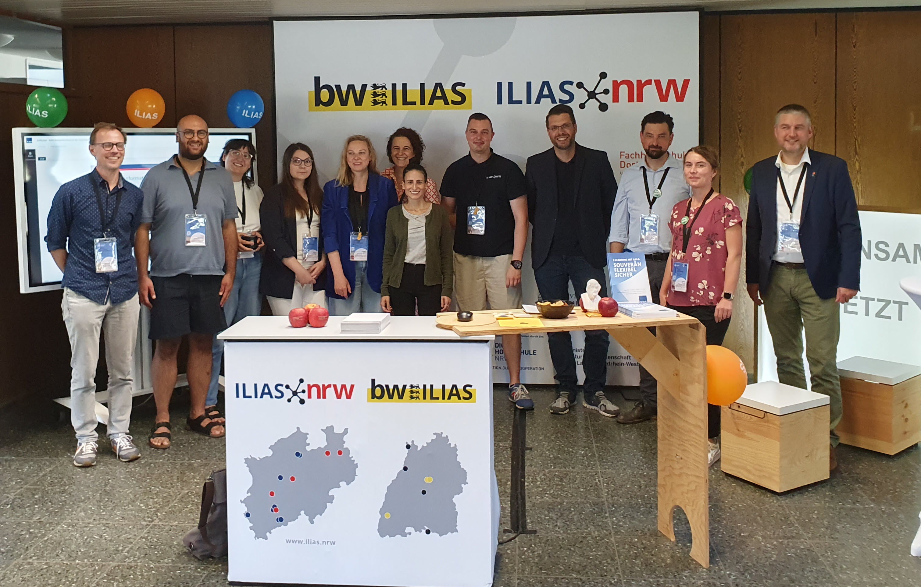 Teamfoto mit Teil des Projektteams bei der ILIAS Konferenz in Köln (2023)